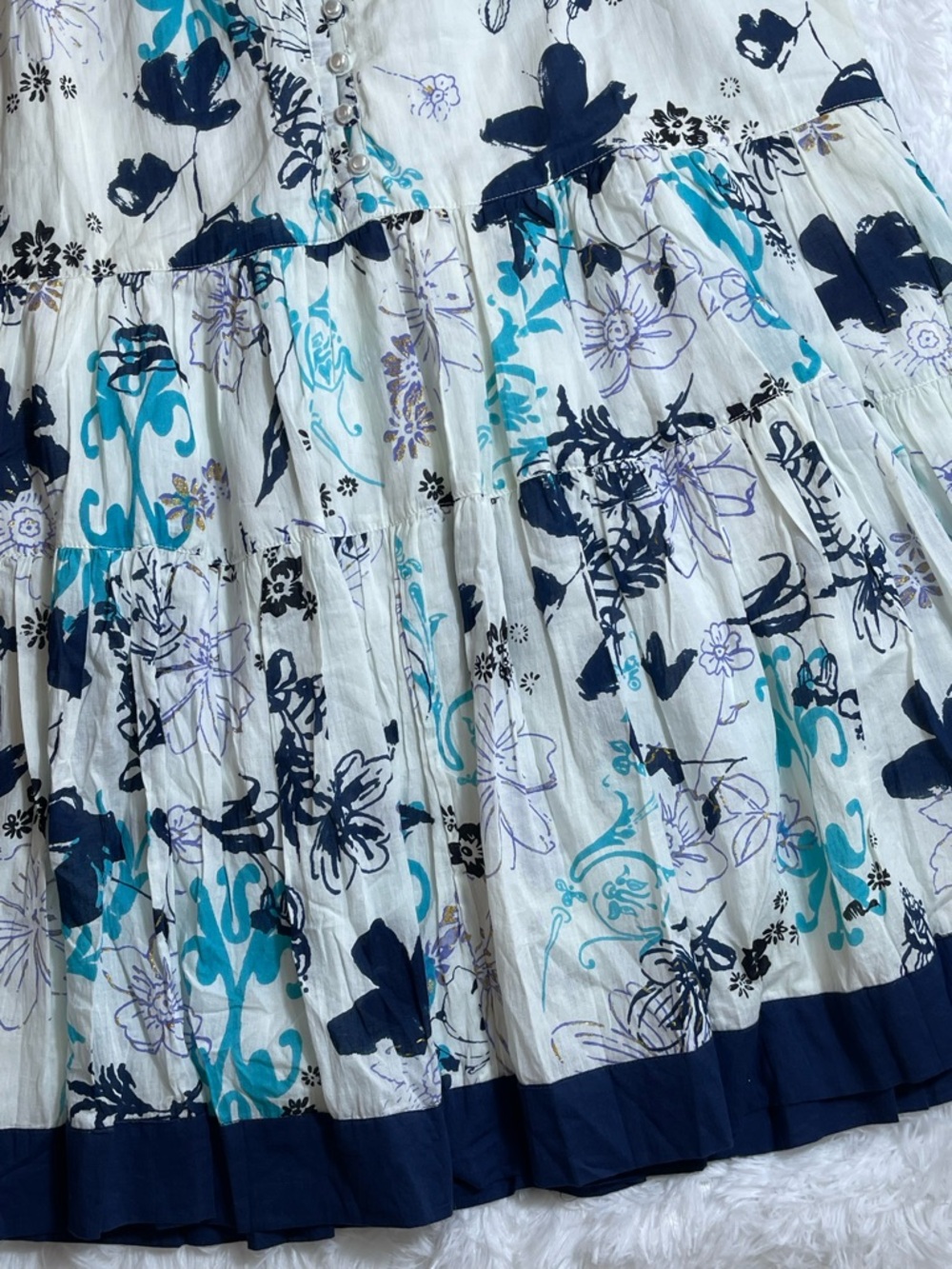 CHAUDRY KC White Floral Tiered Casual Sundress with Teal and Navy Accents - Picture 5 of 15
